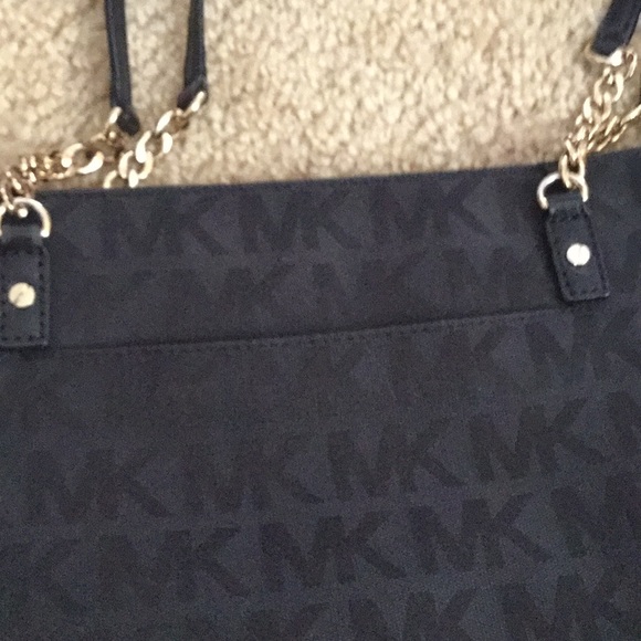 Authentic Michael Kors purse 👜 - Picture 2 of 8